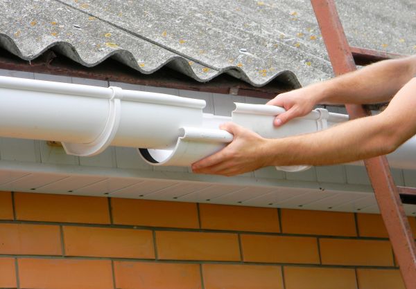 Cost of Gutter Hanging in Texarkana